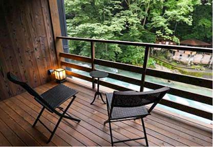 テラスで感じる、四万の大自然