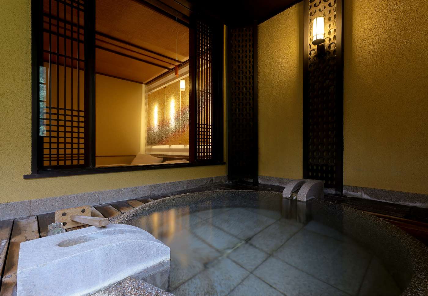 水月の半露天風呂の画像